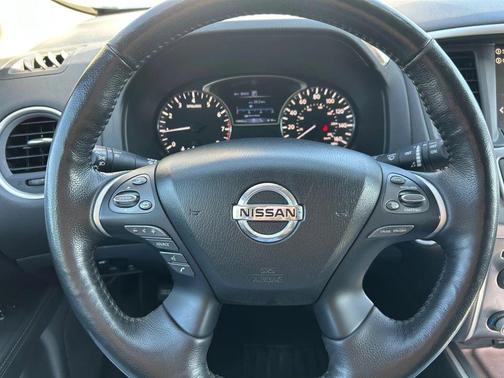 2019 Nissan Pathfinder SL