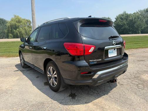 Magnetic Black Pearl 2019 Nissan Pathfinder S