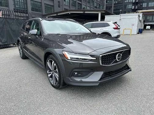 2025 Volvo V60 Cross Country Plus