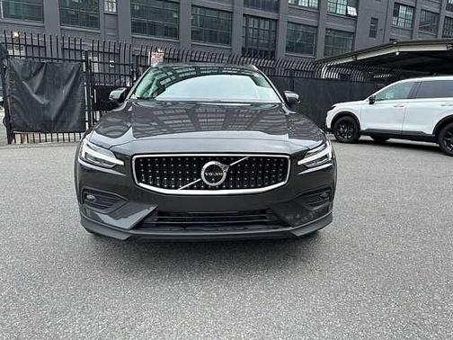2025 Volvo V60 Cross Country Plus