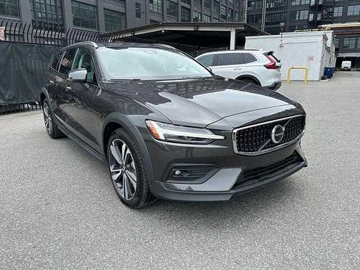 2025 Volvo V60 Cross Country Plus
