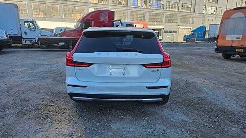 2024 Volvo V60 Cross Country Plus