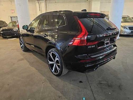 2023 Volvo XC60 B6 Ultimate Dark Theme