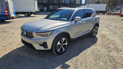 2025 Volvo XC40 B5 Plus Bright Theme