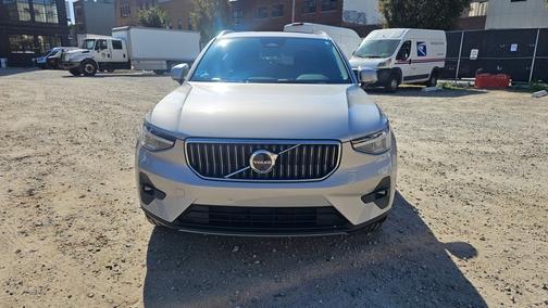 2025 Volvo XC40 B5 Plus Bright Theme