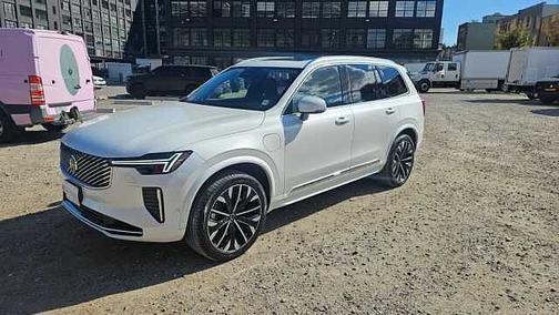 2025 Volvo XC90 Plus