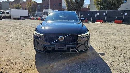 2022 Volvo XC60 R-Design