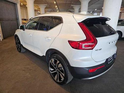 Crystal White 2023 Volvo XC40 Plus