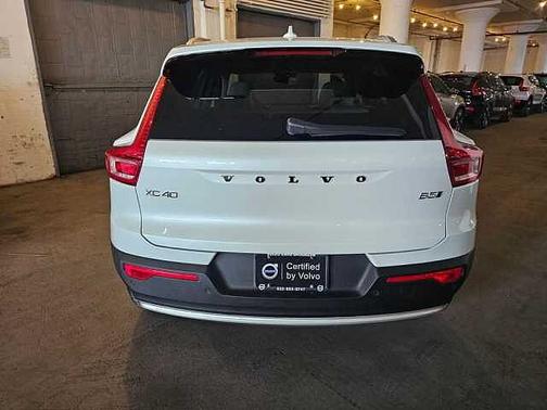 Crystal White 2023 Volvo XC40 Plus