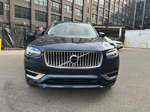 2023 Volvo XC90 B6 Plus 7-Seater