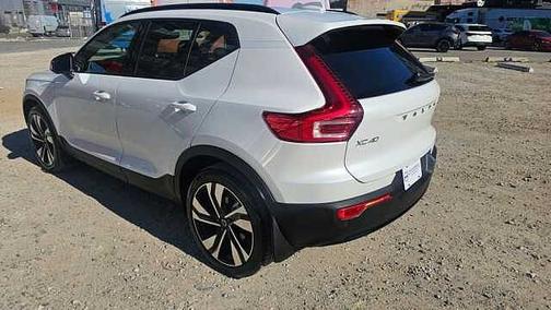 2025 Volvo XC40 Plus