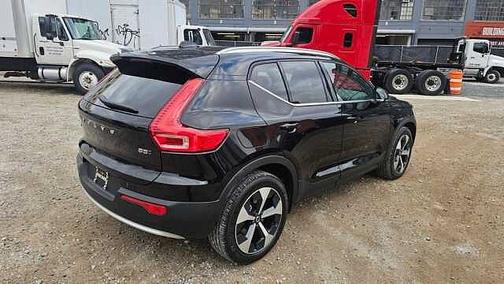 2025 Volvo XC40 Plus
