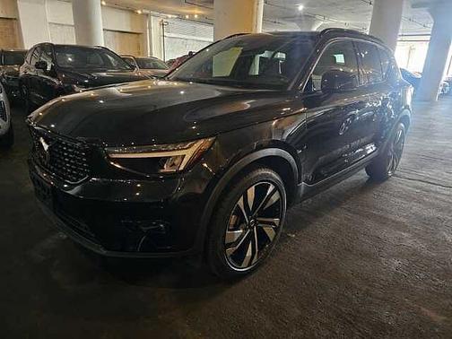 Onyx Black 2024 Volvo XC40 Plus