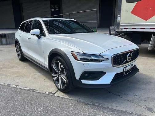2024 Volvo V60 Cross Country Plus