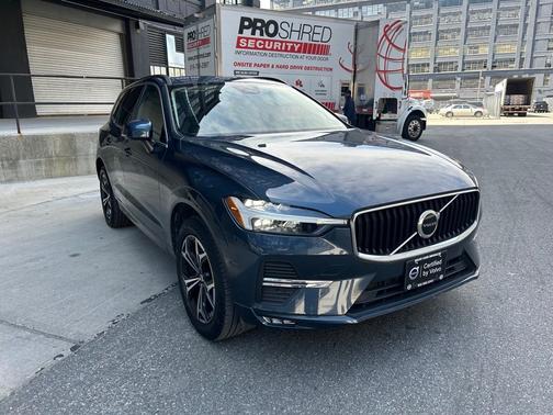 2022 Volvo XC60 B5 Momentum