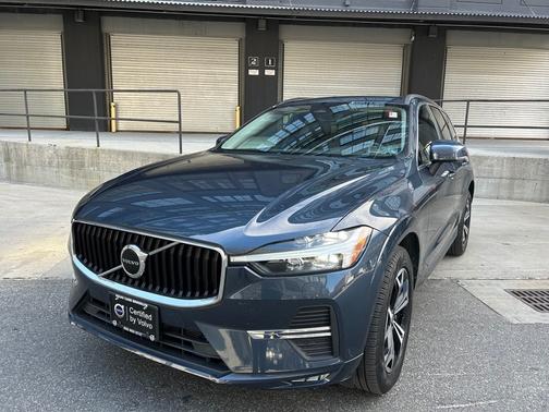 2022 Volvo XC60 B5 Momentum