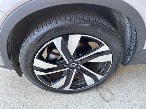 2025 Volvo XC40 Plus