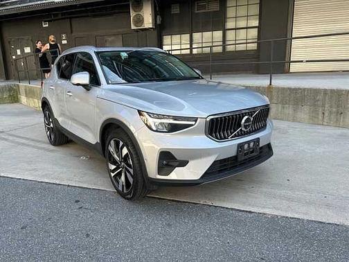 2025 Volvo XC40 Plus