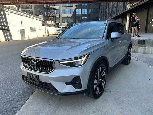 2025 Volvo XC40 Plus