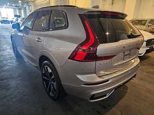 Aurora Silver 2026 Volvo XC60 Plus