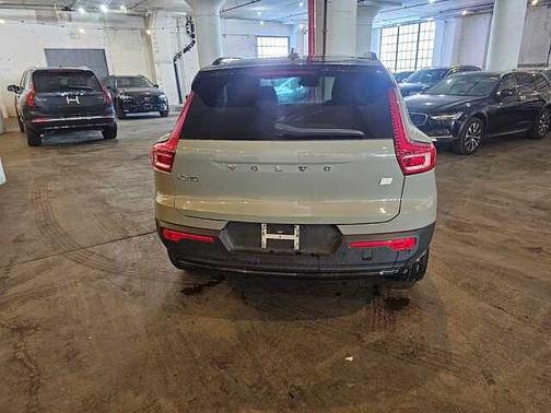 2023 Volvo XC40 Plus