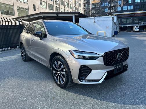 2025 Volvo XC60 B5 Plus