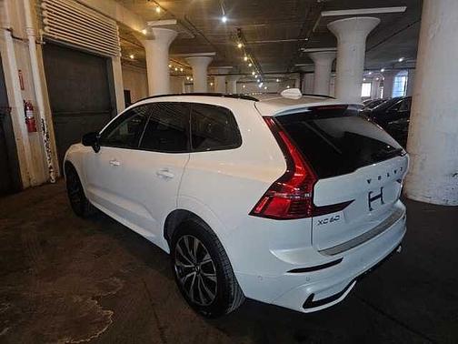 2023 Volvo XC60 Plus