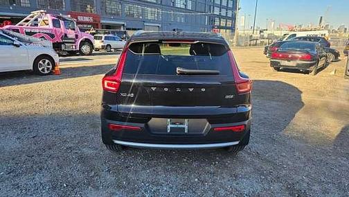 2025 Volvo XC40 Core