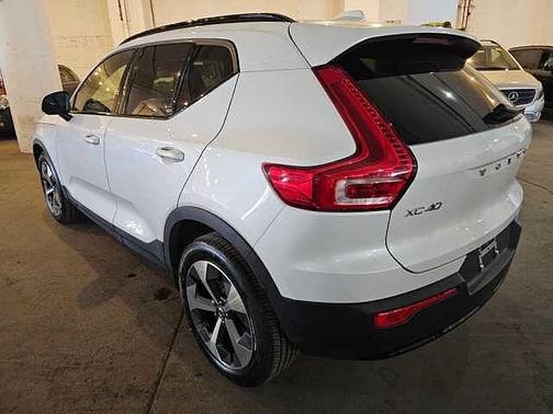2023 Volvo XC40 Plus