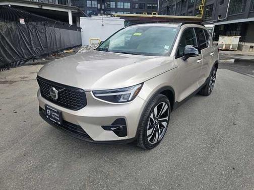 2023 Volvo XC40 Plus