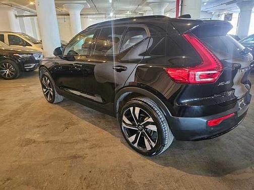 2024 Volvo XC40 Plus