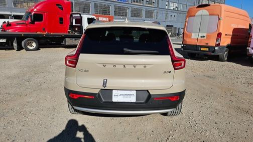 2025 Volvo XC40 B5 Core