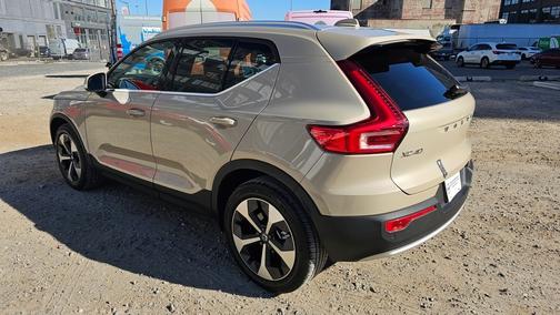 2025 Volvo XC40 B5 Core