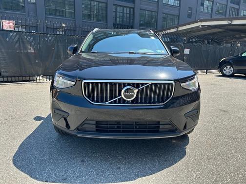 2025 Volvo XC40 B5 Core