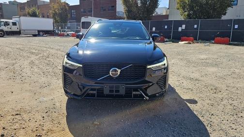 2022 Volvo XC60 B6 R-Design