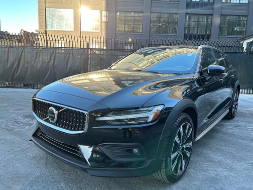 2024 Volvo V60 Cross Country Ultimate