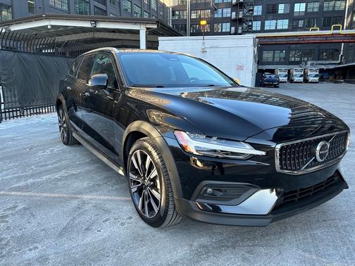 2024 Volvo V60 Cross Country Ultimate