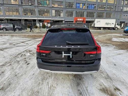 2024 Volvo V90 Cross Country Plus