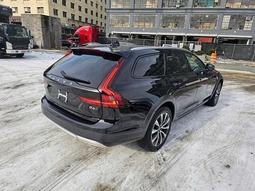 2024 Volvo V90 Cross Country Plus