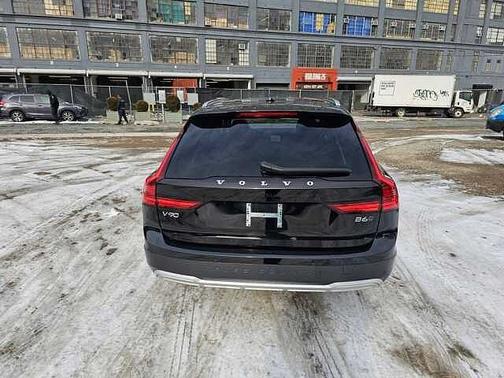2024 Volvo V90 Cross Country Plus