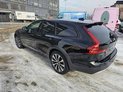 2024 Volvo V90 Cross Country Plus