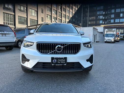 2024 Volvo XC40 B5 Core