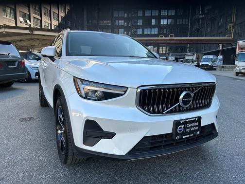 2024 Volvo XC40 B5 Core