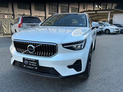 2024 Volvo XC40 B5 Core