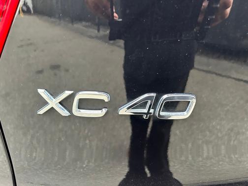 2025 Volvo XC40 B5 Plus Bright Theme