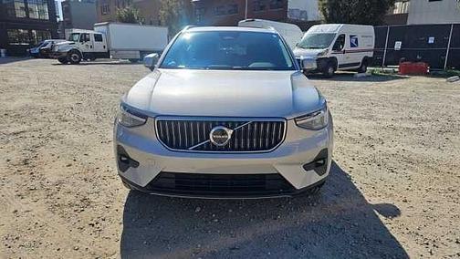 2025 Volvo XC40 Plus