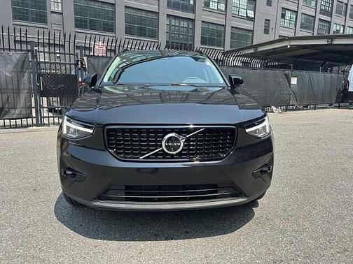 2025 Volvo XC40 Plus