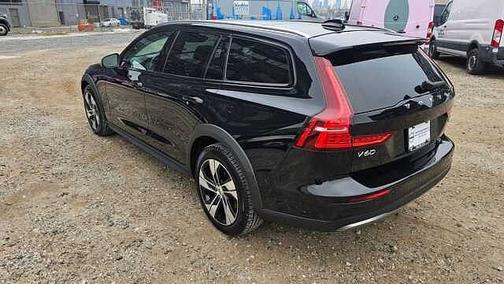 2024 Volvo V60 Cross Country Plus