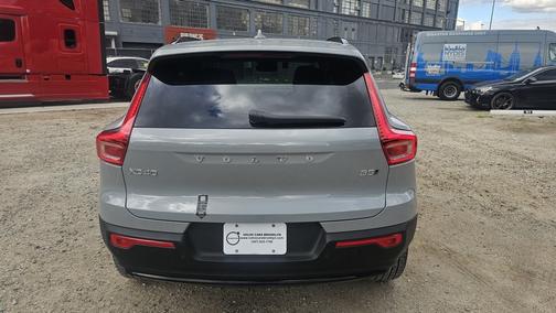 2025 Volvo XC40 B5 Plus Dark Theme
