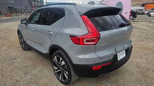 2025 Volvo XC40 B5 Plus Dark Theme